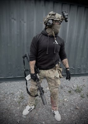 Zoom bild av The Armoury Sports hoodie